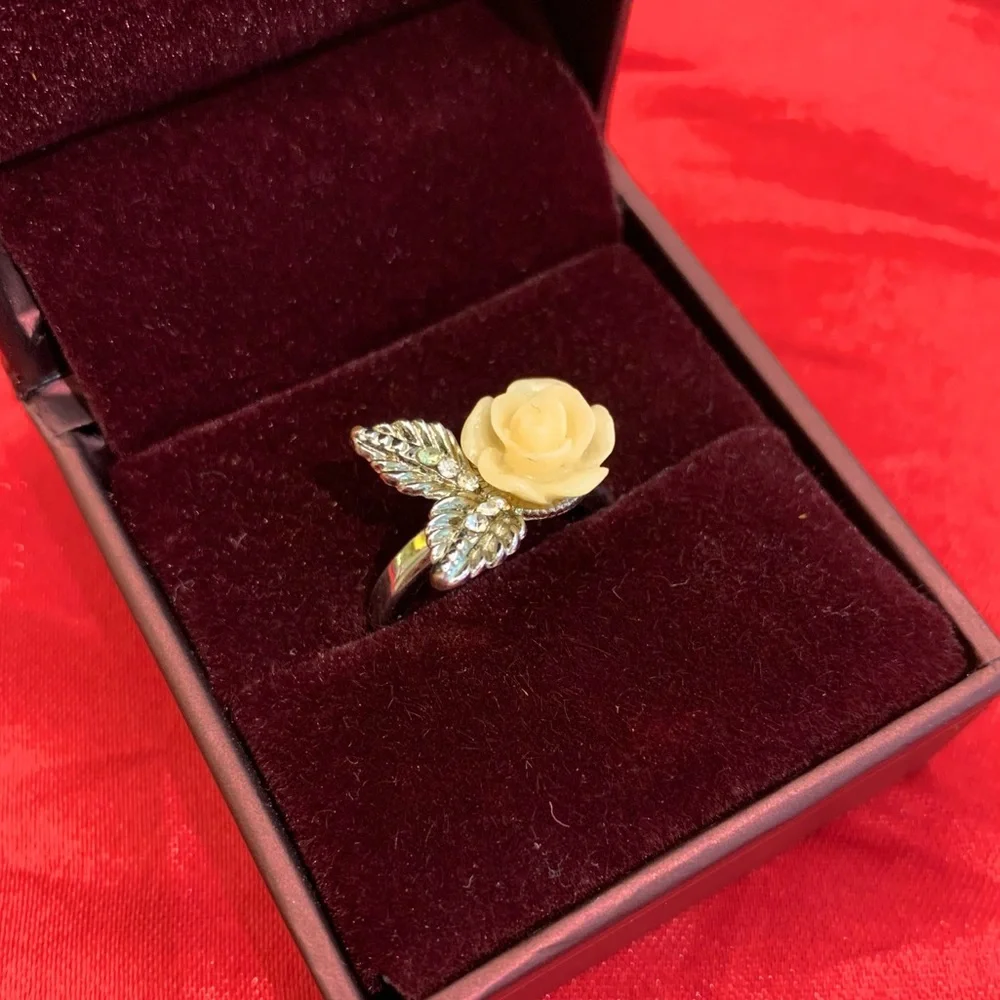 🌹 Beautiful ROSE Ring by Accessorize ! - Picture 7 of 8